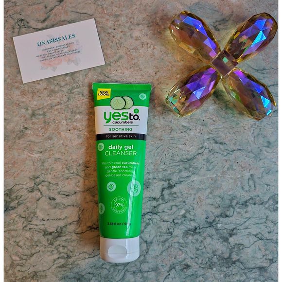 Yes To Cucumbers Daily Gel Cleanser for Sensitive Skin, Tea Tree, 3.38 Fl Oz - Picture 2 of 4